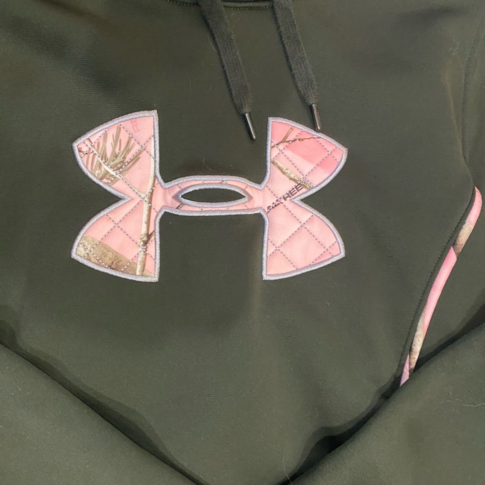 Women’s Large Under Armour hoodie